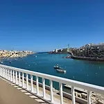 Lejlighed Seafront Townhouse With Roof Terrace