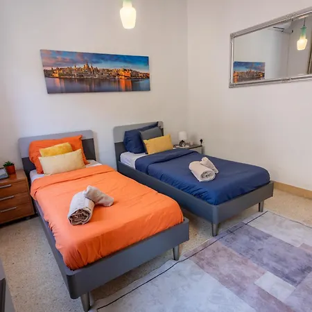 Seafront Townhouse With Roof Terrace *