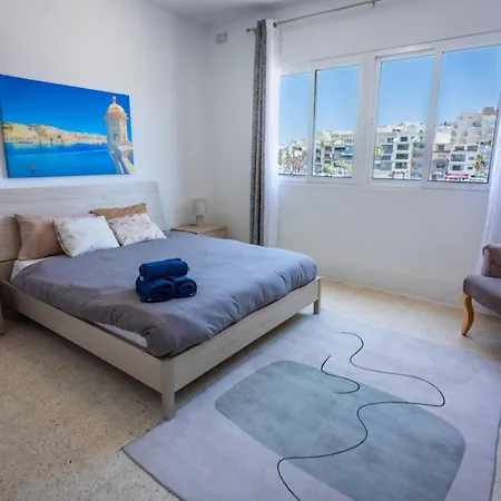 Апартаменты Seafront Townhouse With Roof Terrace