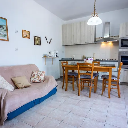 Seafront Townhouse With Roof Terrace Марсаскала