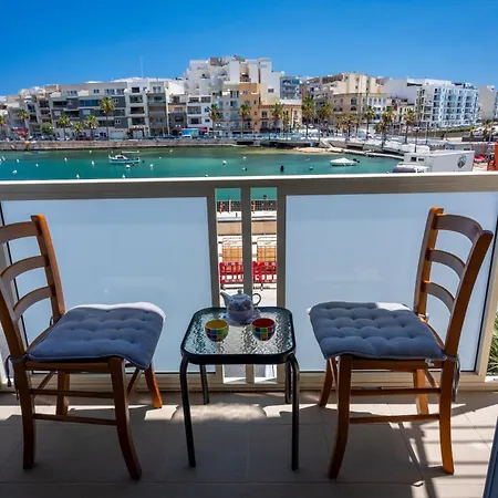 Апартаменты Seafront Townhouse With Roof Terrace Марсаскала