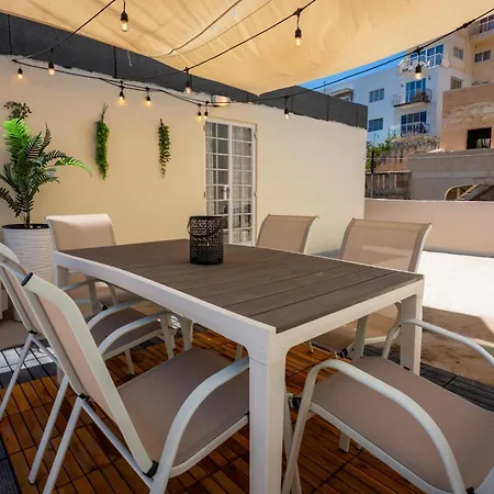 Апартаменты Seafront Townhouse With Roof Terrace *
