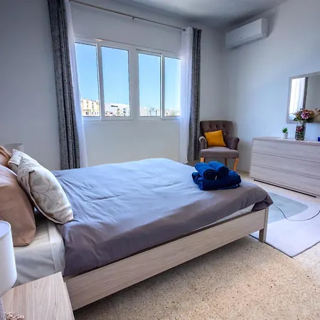 Seafront Townhouse With Roof Terrace * Марсаскала