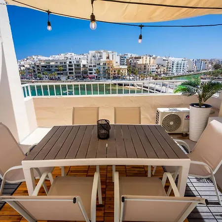 Seafront Townhouse With Roof Terrace Марсаскала