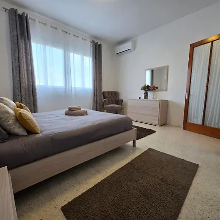 Seafront Townhouse With Roof Terrace * Marsaskala