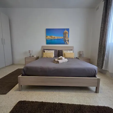 Appartamento Seafront Townhouse With Roof Terrace Marsaskala